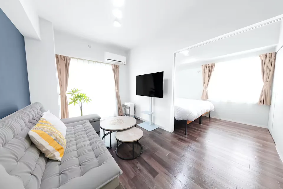 Location 01: gray sofa, round tables, television and open room