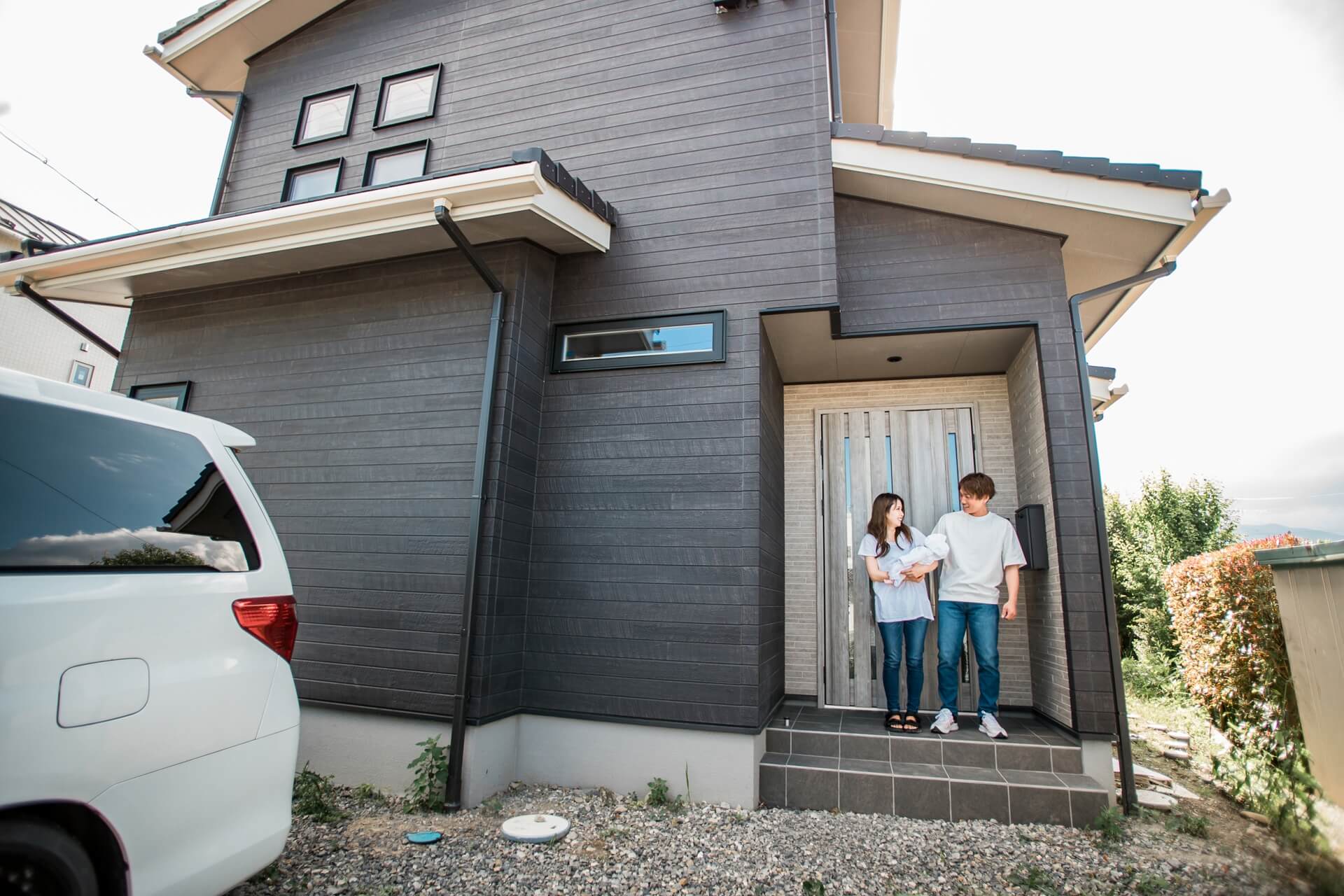 Family moving in in new house